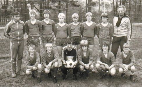1983 - Fussballjugend mit Guenter Peter.jpg