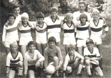 1982 - Fussballjugend mit Guenter Peter.jpg
