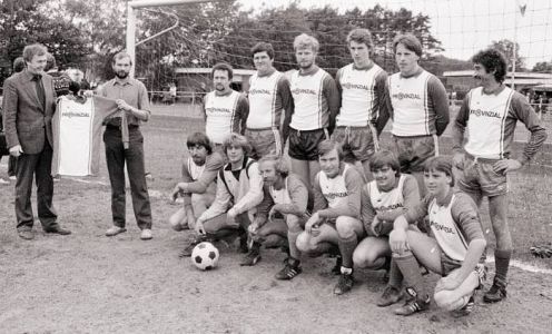 1984 - Neue Trikots der Provinzial.jpg