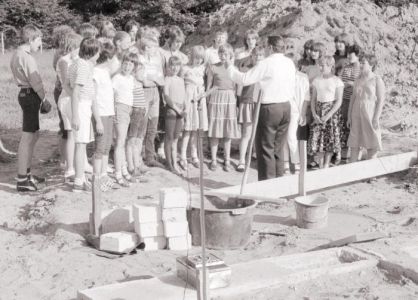 06 - Der Schulchor mit Reinhold Ohm.jpg