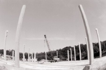 09 - Das Skelett der Spothalle ist errichtet - 8.7.1983.jpg