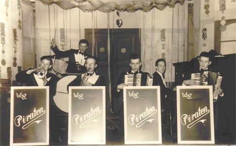 1950 - TSV Aukrug Kapelle Piraten.jpg