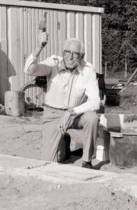 07 - Buergermeister Jensen legt am 21.6.1983 den Grundstein.jpg