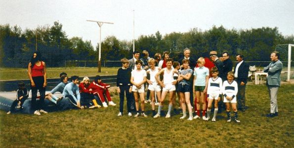 1971 - Bahneroeffnung in Aukrug.jpg